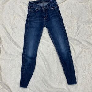 Women’s lucky brand jeans.